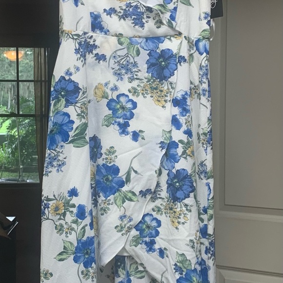 by & by Dresses & Skirts - Beautiful floral print off should dress